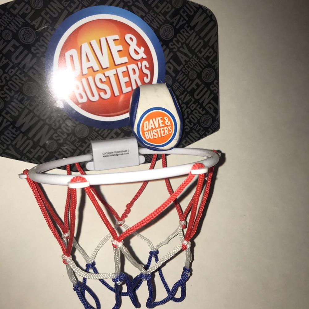 Dave &Buster’s Basketball Hoop